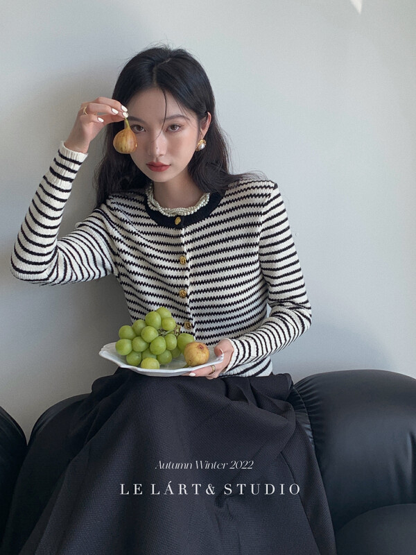 【LE LART】French Hepburn Gold Buckle Striped Shoulder Pad Cardigan Sweater Knit Cardigan XZ355