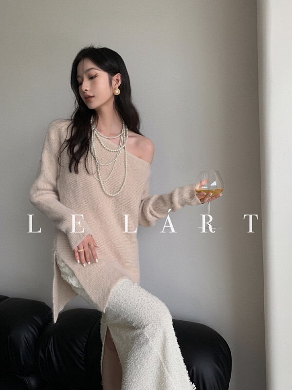 【LE LART】French pure desire wind slanted hem can be off-the-shoulder loose mohair sweater sweater XL273