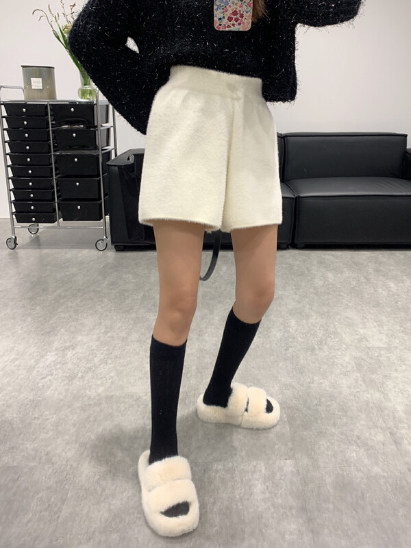 【VANESSA】Rabbit Velvet Versatile Loose Casual Shorts 8009# OZQ