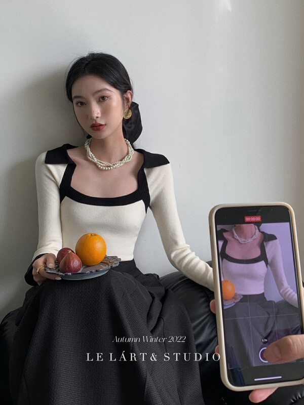 【LE LART】French Xiaoxiang Hepburn style pure desire style color matching square collar lapel slim pullover sweater TH109