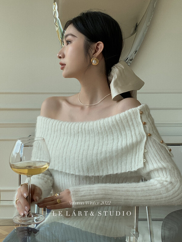 【LE LART】French Pure Desire Gold Buckle Decorated One-word Neck Off-Shoulder Mohair Sweater Warm Sweater XL254# JHY