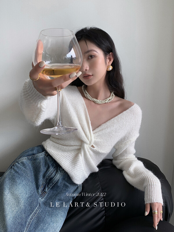 【LE LART】French Pure Desire Knot Off-the-Shoulder Pullover Loose Sweater Sweater XZ357