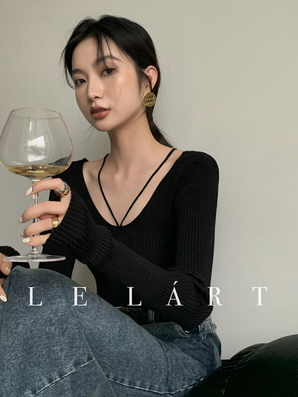【LE LART】French sweet and spicy style pure desire style design thin belt design slim pullover sweater TH110