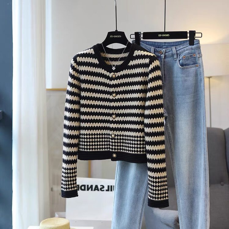 【SUSAN】Round Neck Buttoned Striped Lapel Knit Sweater 81916# LSW