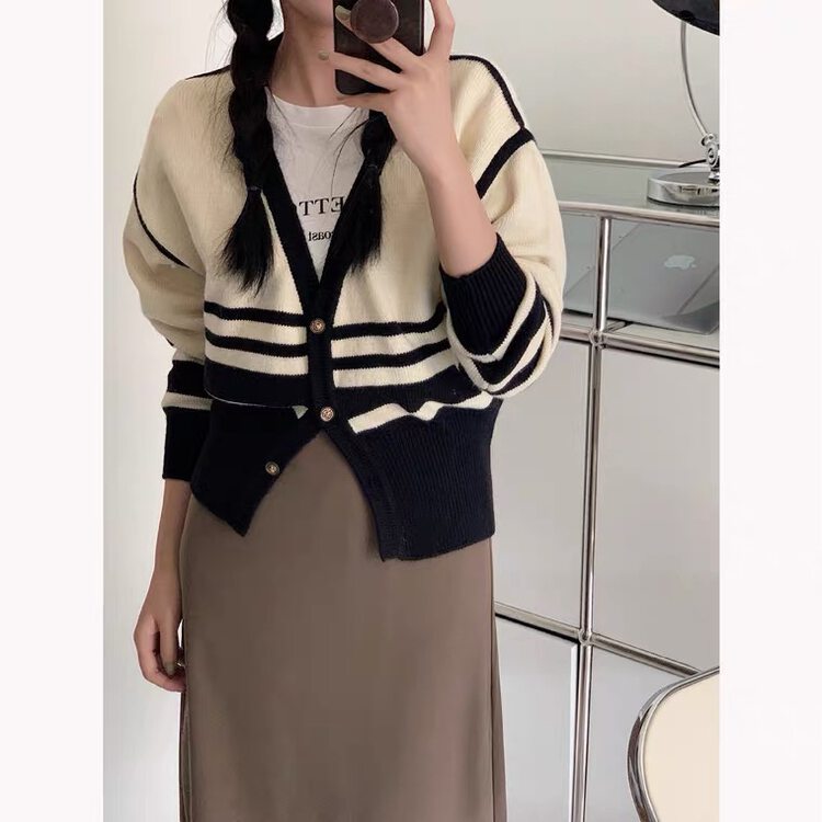 New in autumn!【SUSAN】V-neck contrast color striped knitted cardigan 81801# LSW