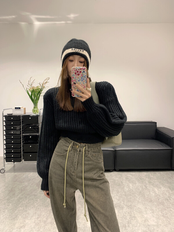 New in winter! [VANESSA] thickened lantern sleeves short Western-style warm sweater 8040# OZQ