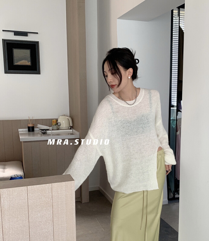 [MRA] Design sense of slit and thin round neck sweater J2366
