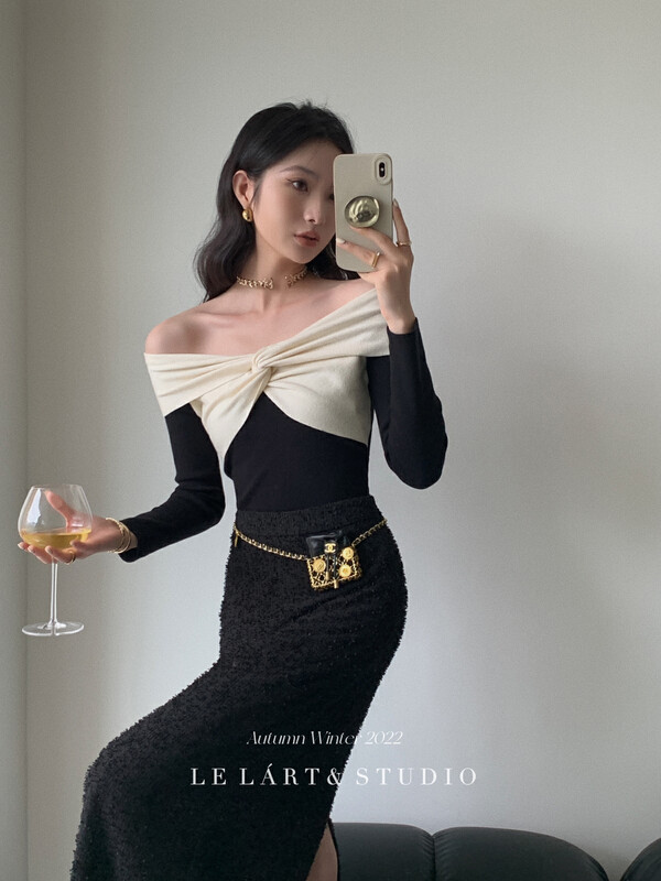 【LE LART】French Hepburn style pure desire style one-word neck off-the-shoulder black and white colorblock knitted sweater sweater TH115
