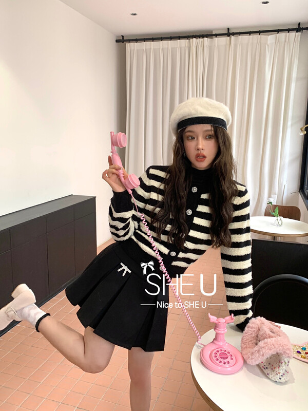 [SHE U] Soft, glutinous, comfortable and warm striped knitted cardigan 81134