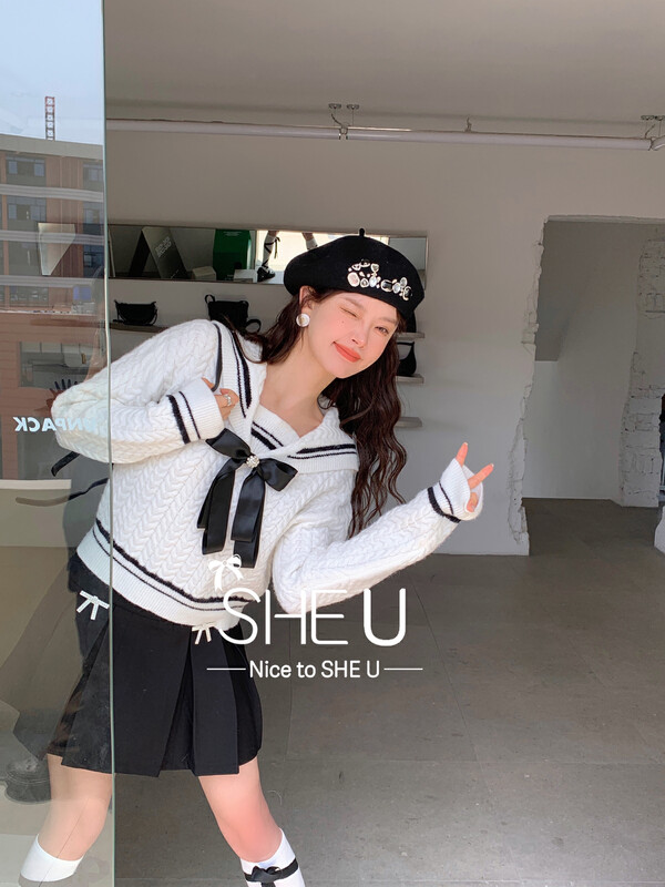 【SHE U】Korean style navy collar contrast color warm sweater (with detachable bow) 51218