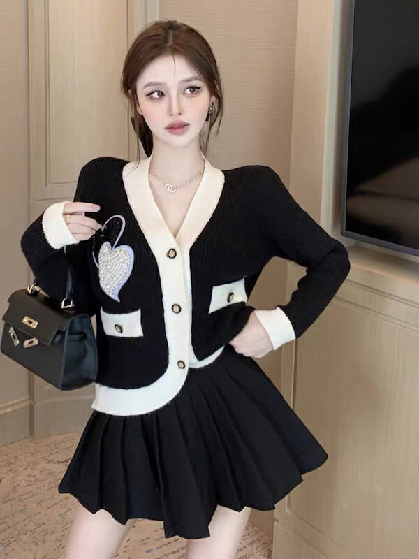【F·P】Heavy Industry Nail Beads Love V-neck Women's Autumn and Winter Clothes Design Sense of Small Color-blocking Warm Sweater AR01FP# HBX