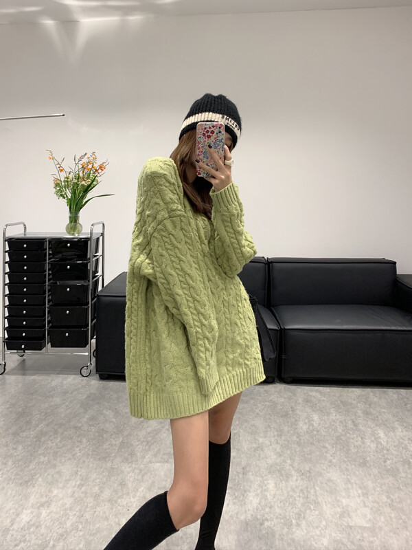 New in winter! [VANESSA] Thickened heavy-duty twist woven V-neck warm sweater 8026# OZQ