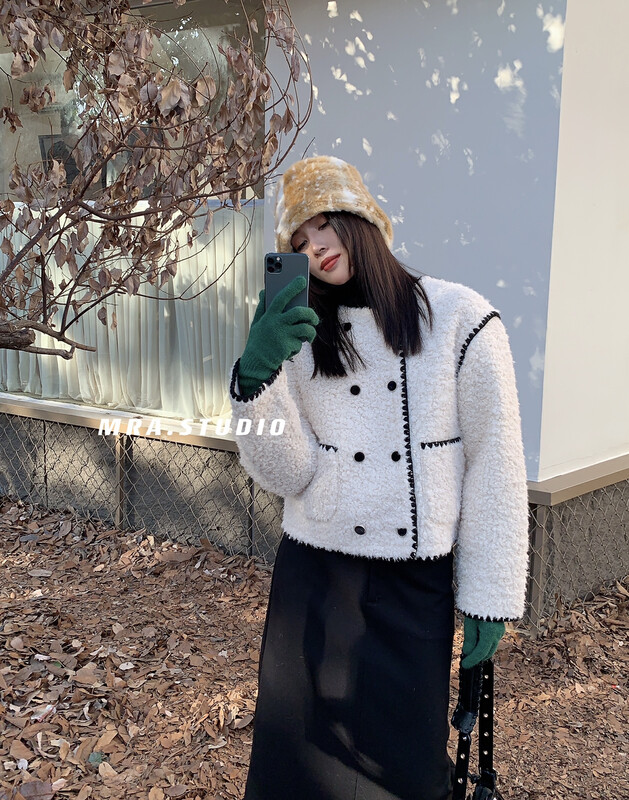 [MRA] Design embroidery stroke warm lamb wool short coat T5115