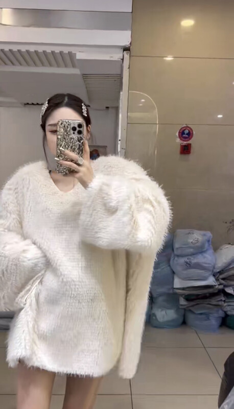 New in winter! [MINI NI] V-neck furry cozy shirt 9569# PCZ