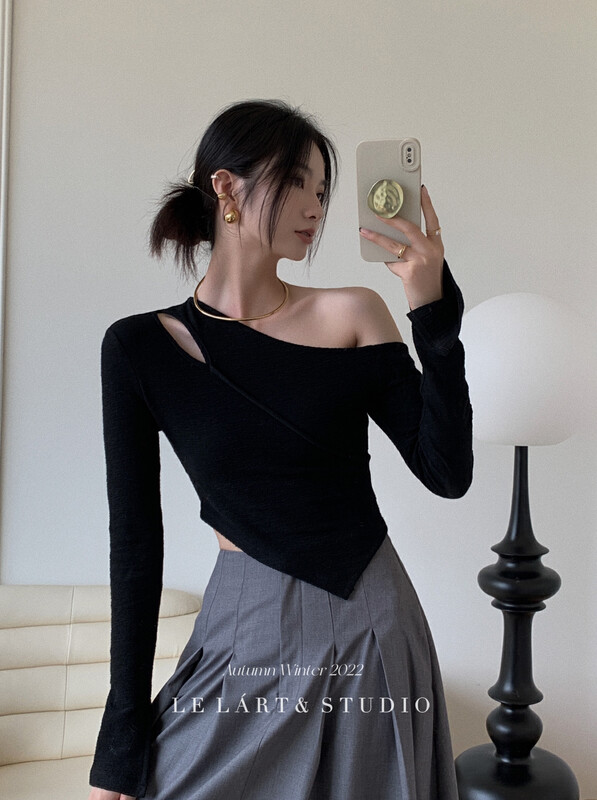 【LE LART】French pure desire style off-the-shoulder design T-shirt small shirt LL5742# JHY