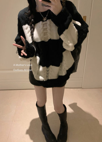 Real shot Autumn and winter broken hole lazy style niche design sweater small man is thin and hit color striped top