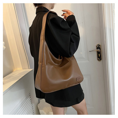 Bag female 2022 new large-capacity shoulder bag female fashion soft leather commuter tote bag college student class bag
