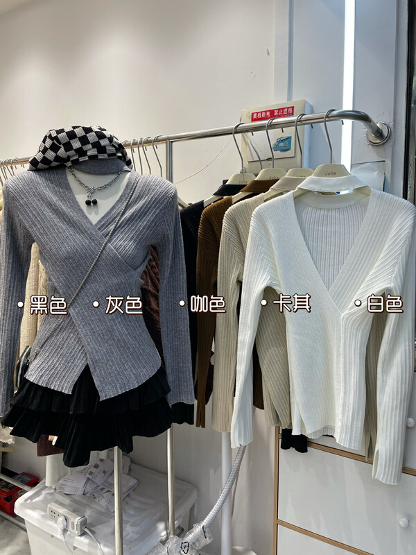 New autumn and winter! [JULIA] V-neck waist knitted bottoming shirt YS2-2077# PCZ