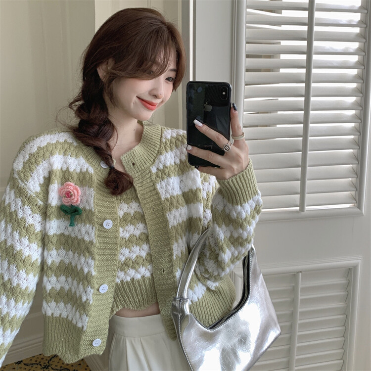 New in winter! [Timely rain] Korean style ins retro sweet cardigan + inner stripe slimming suspender suit (with flowers) 17019# WPL