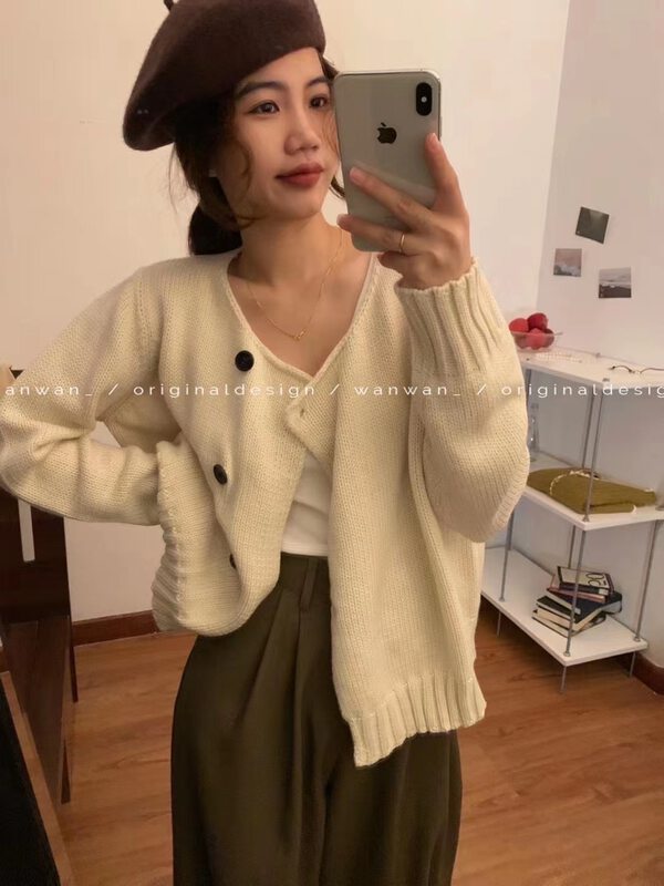 New in autumn!【WANWAN】V-neck solid color single-breasted warm sweater 0065# HBX