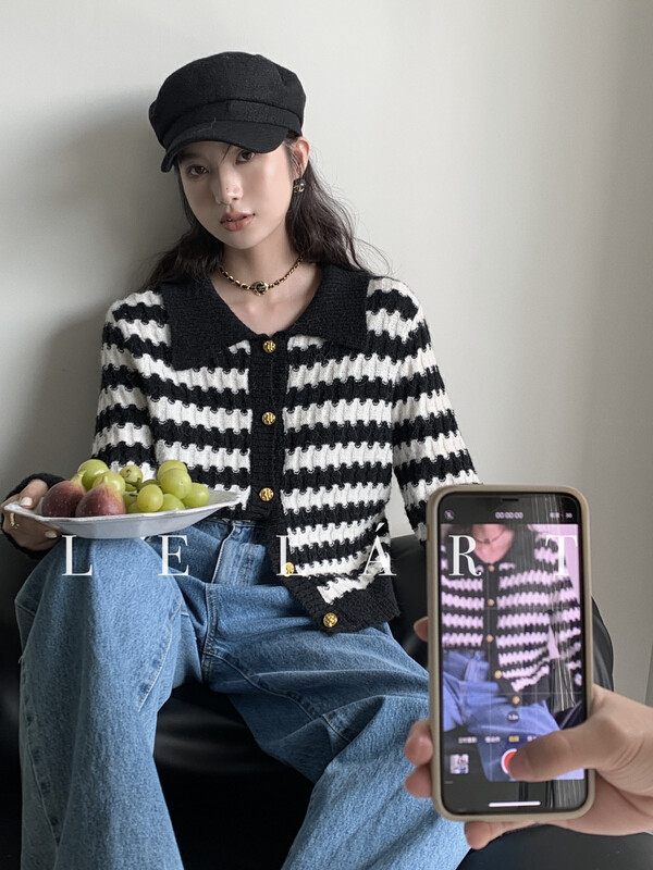 [LE LART] French French Hepburn style Xiaoxiang style black and white striped doll collar gold button knitted cardigan sweater cardigan XZ368