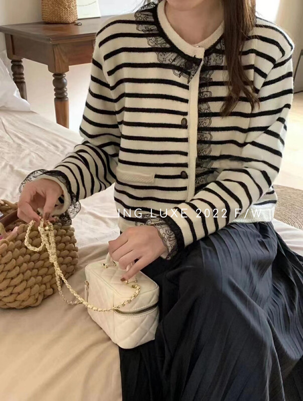 [ING] Japanese retro loose lace stitching striped cardigan sweater w3937