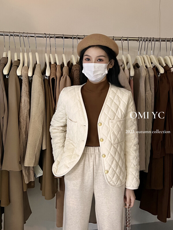 【O MI】Xiaoxiang style V-neck single-breasted solid color short coat 33709# FHX