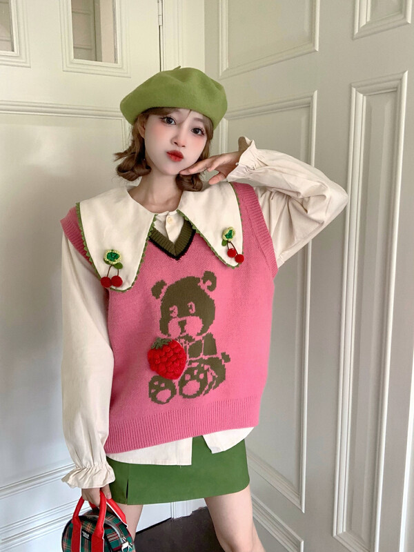 [Timely rain] Korean style ins retro sweet age-reducing design strawberry bear loose 100 vest (with strawberry can not be removed) 74233# WPL