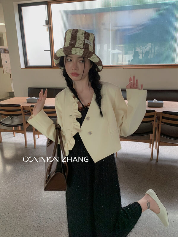 [CZ ZHANG] Korean V-neck fungus edge design ins short coat 82121