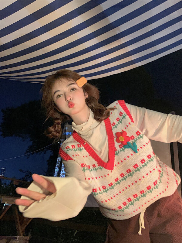 [Timely rain] Korean style ins sweet age-reducing jacquard contrast color three-dimensional small flower loose vest 70535# WPL