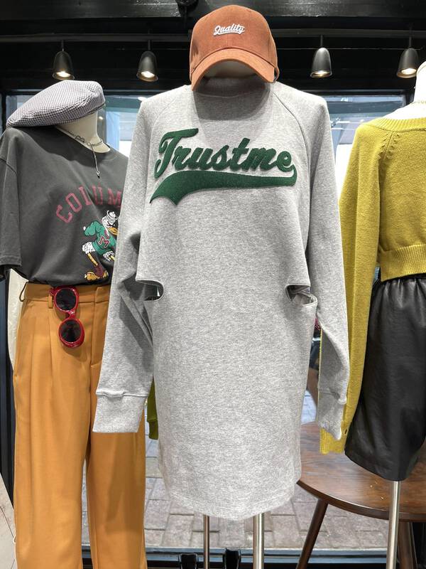 [TRUSTME] Letter Flocking Loose Waist Sweater 20120