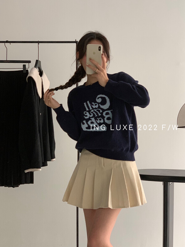 [ING] Soft Waxy Round Neck Letter Sweater Sweater w3918