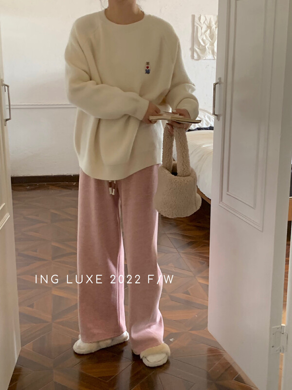 [ING] Bear embroidery round neck sweater soft waxy sweater w3943