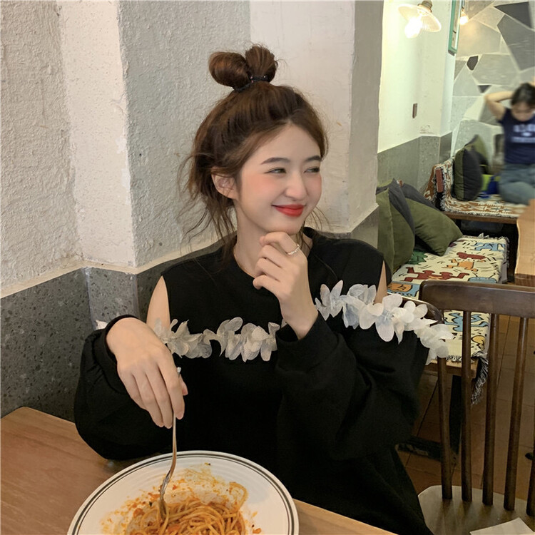 [Timely rain] Korean style ins retro sweet design lace stitching hollow off-shoulder round neck sweater U2778# WPL
