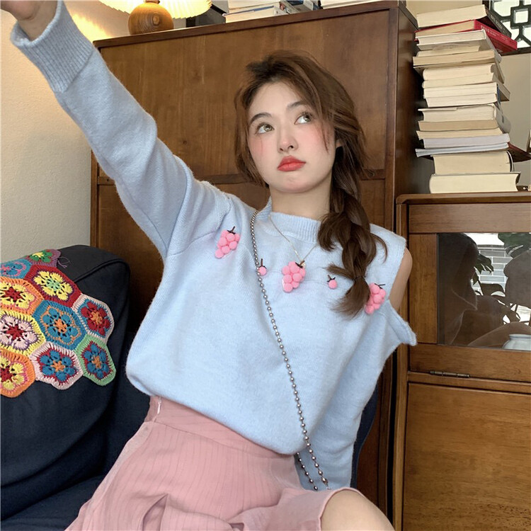 [Timely rain] Korean style ins sweet temperament design careful machine off-the-shoulder three-dimensional grape warm sweater (grape cannot be removed) U3076# WPL