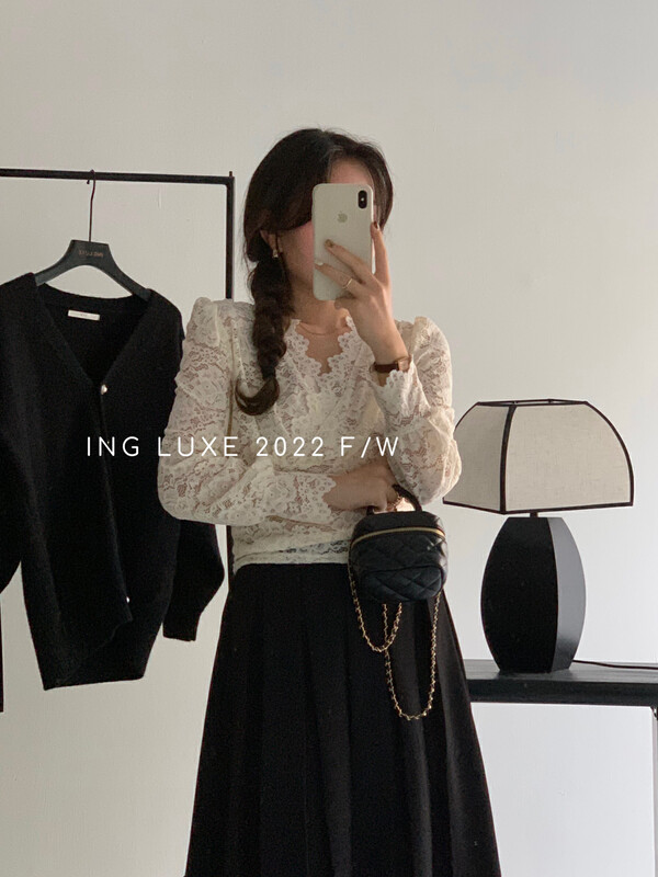 [ING] Western-style V-neck sexy hollow lace shirt 8205