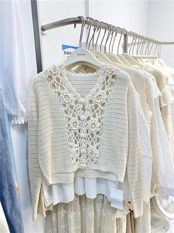 New in early autumn! [WANWAN] Hollow V-neck design warm sweater 7721# HBX