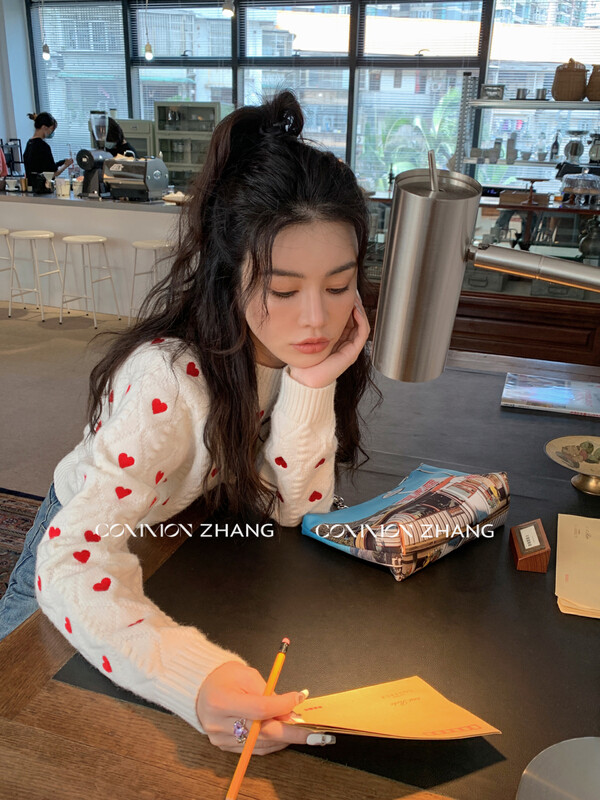 【CZ ZHANG】Sweet Love Pattern Short Pullover Long Sleeve Sweater 92096
