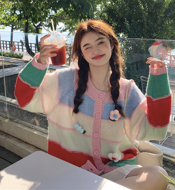 [Timely rain] Korean style ins sweet, soft and waxy contrasting striped three-dimensional flower warm sweater (accessories cannot be removed) V1273# WPL