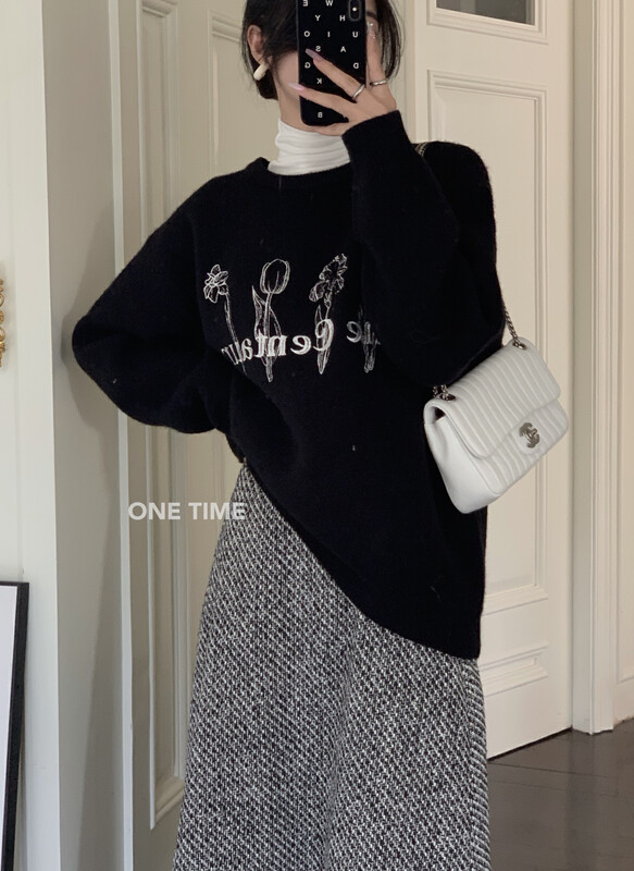 【ONE TIME】Embroidered Flower Round Neck Warm Sweater KX1041# JHY
