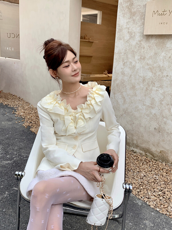 [BENYAN] lavame ruffled v-neck short coat short coat 6508