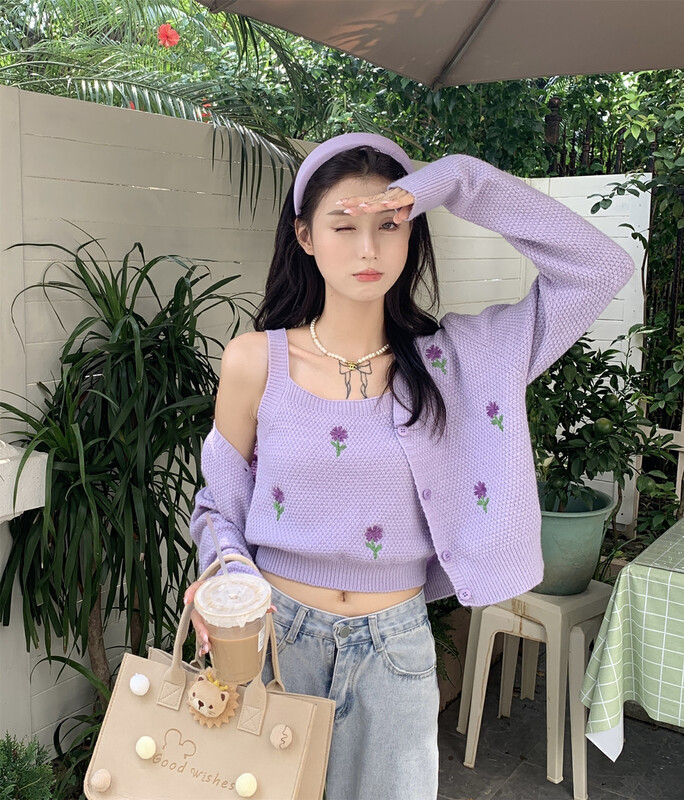 [Timely rain] Korean style ins retro sweet design heavy industry embroidery flower suspenders + knitted cardigan suit 51125# WPL
