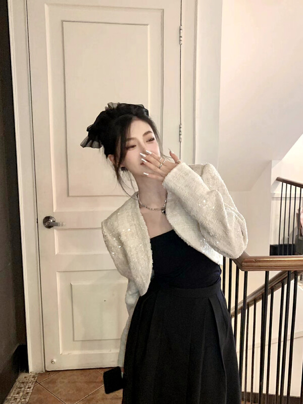 [BENYAN] Temperament lady Xiaoxiangfeng sequined short coat short coat D8037
