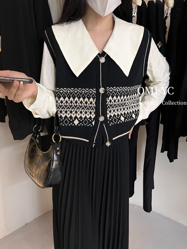 [O MI] Retro doll collar fake two-piece sweater sweater 6360