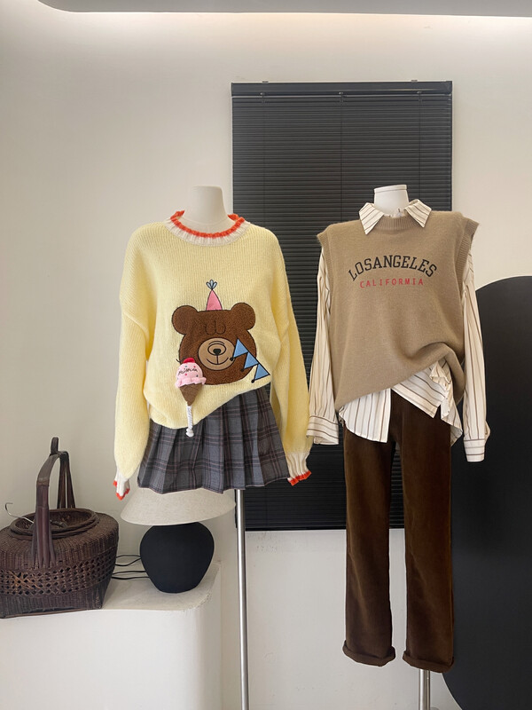 New in winter! [Timely rain] Korean style ins retro French design corduroy casual pants 91913# WPL