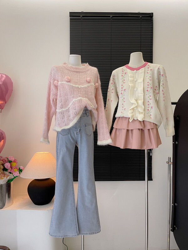 [Timely rain] Korean style ins sweet girl heavy industry three-dimensional flower warm sweater 30251# WPL