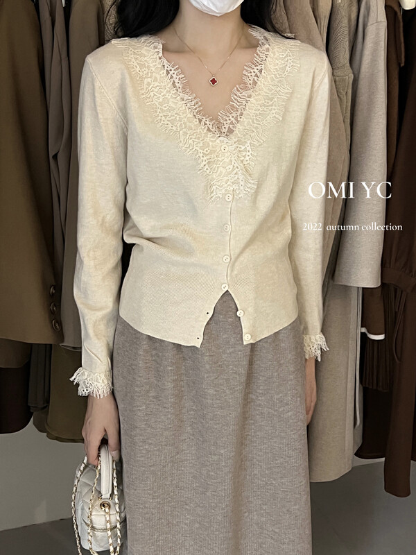 【O MI】v-neck lace stitching thermal sweater 23537# FHX
