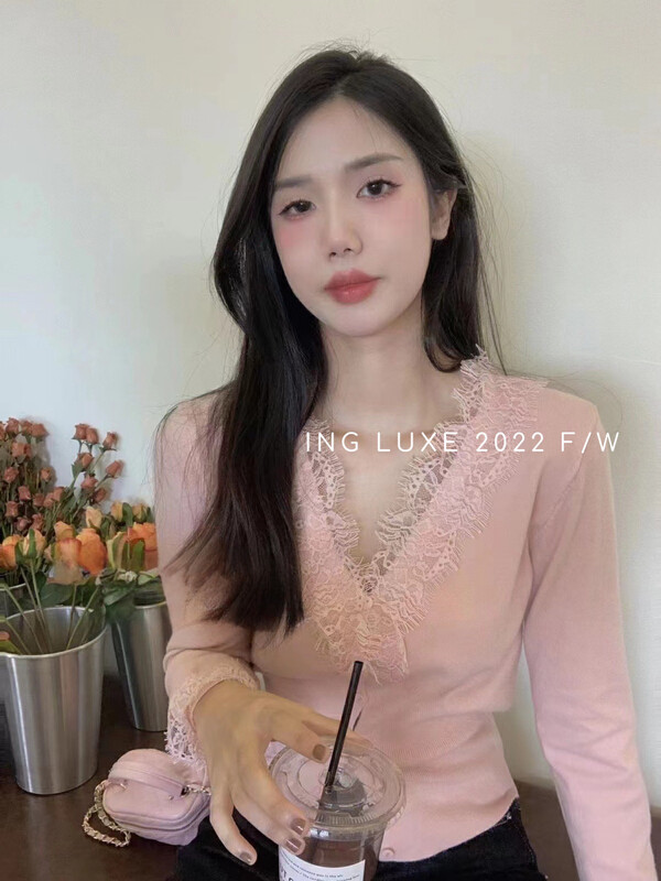 [ING] Pure Desire V-neck lace stitching slim fit sweater w3897