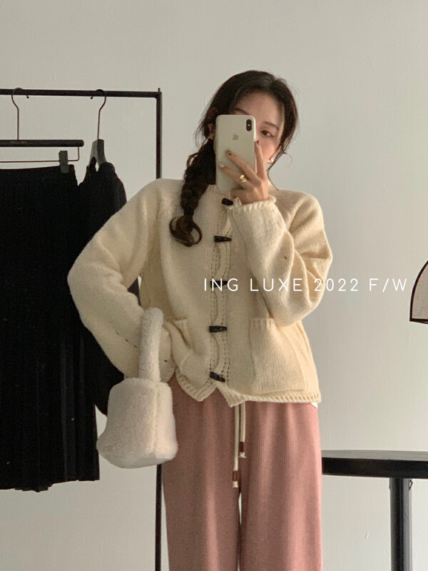 【ING】Lazy style retro horn button soft waxy sweater w3822