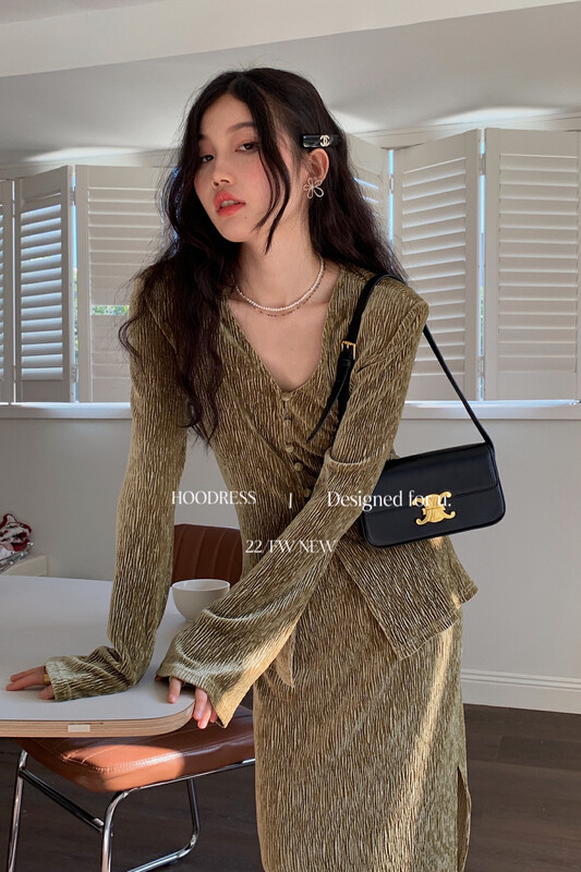 [Fire HOODRESS] Fashionable velvet pleated thin shirt + high waist elastic skirt suit 22487# JHY